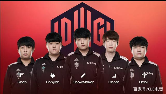 在球场上更 在球场上更